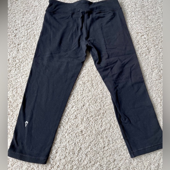 Ivivva by Lululemon- Girls black crop- size 12 - Picture 2 of 3